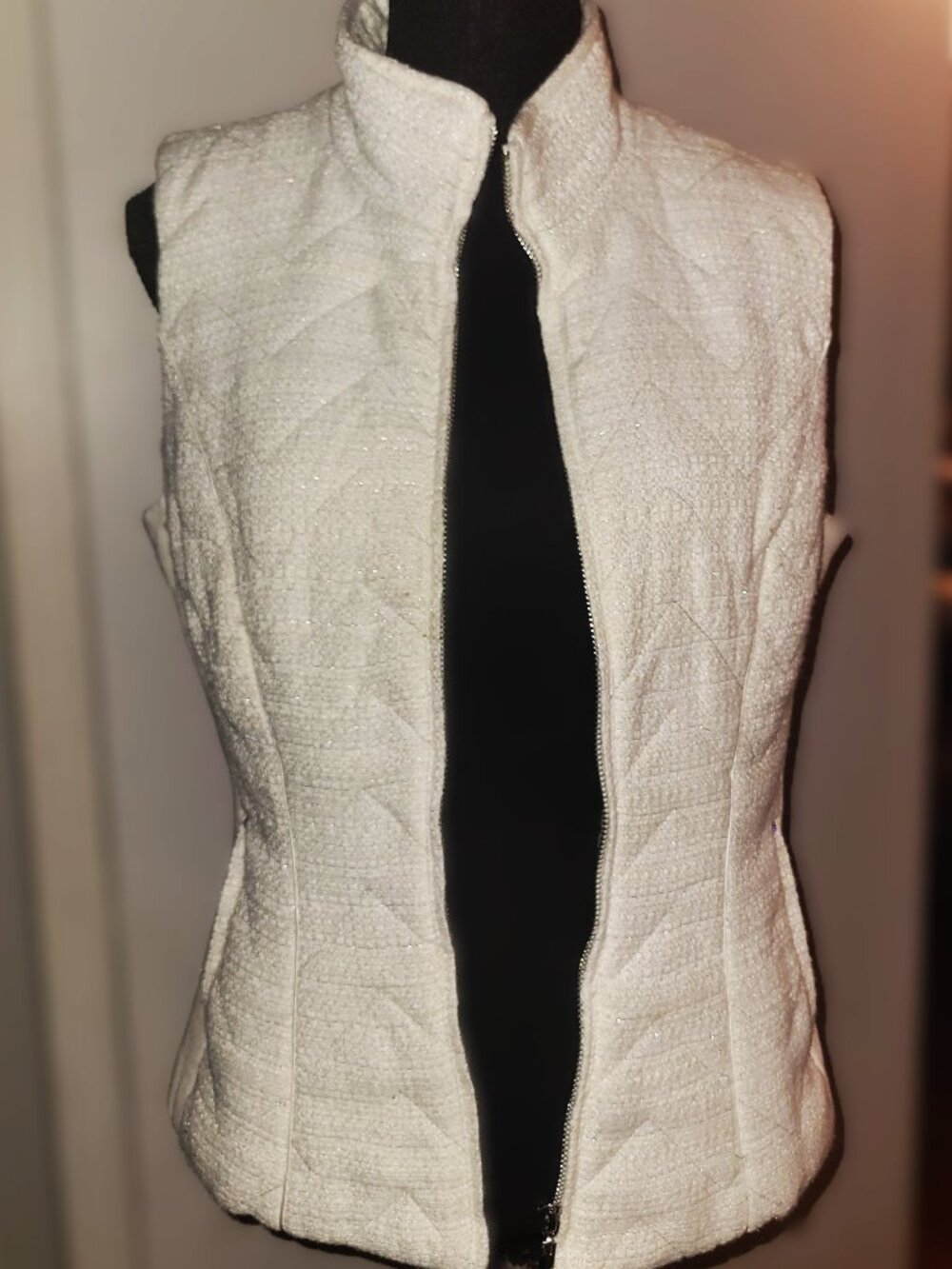 WHBM White/Silver Threaded Vest - S